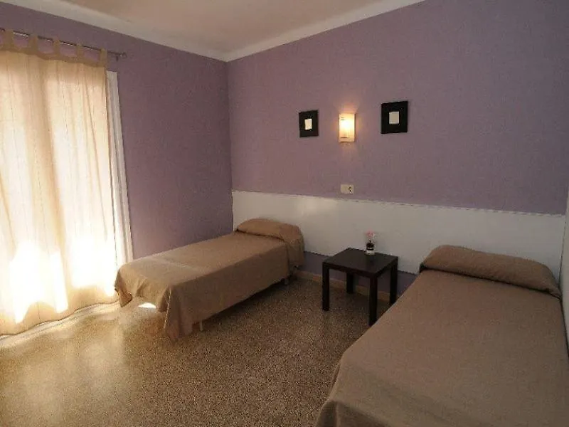 Hostal Miranda Blanes Guest house